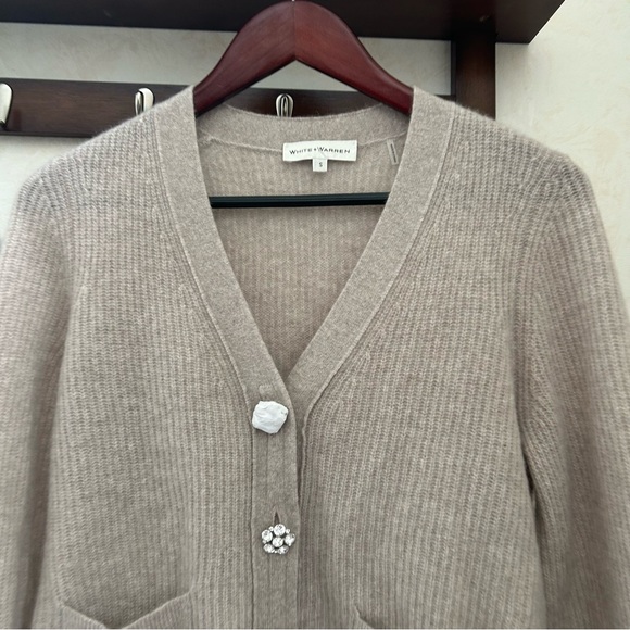 $475 White + warren 💯 cashmere ribbed cardigan with jeweled button size small - Picture 3 of 6